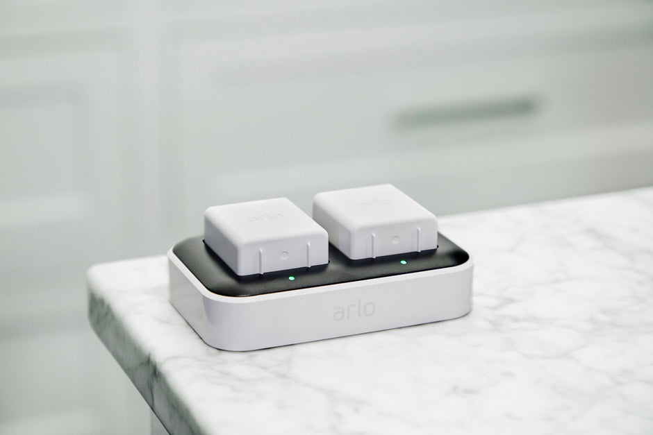 Зарядна станция Arlo Dual Charging Station, бяла